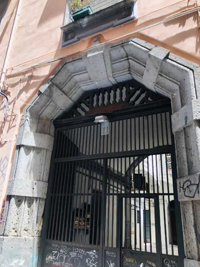 Dimora Paladino Bed & Breakfast Наполи Екстериор снимка